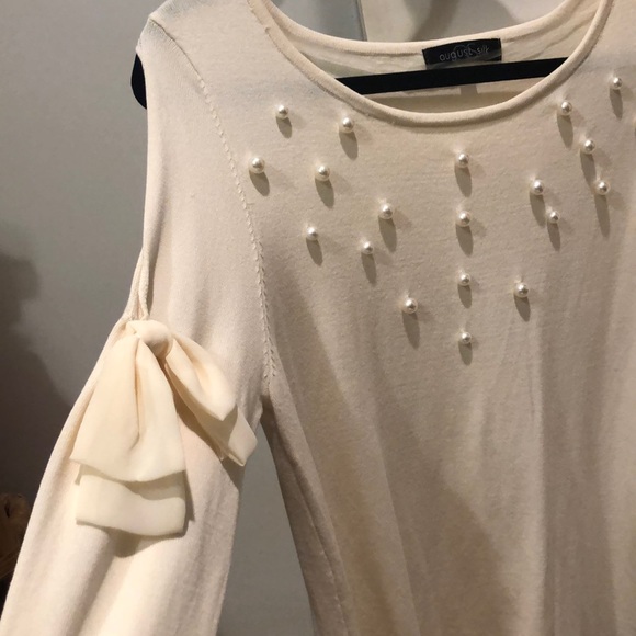 Beautiful  cold shoulder sweater by.  AugustSilk. - Picture 4 of 5